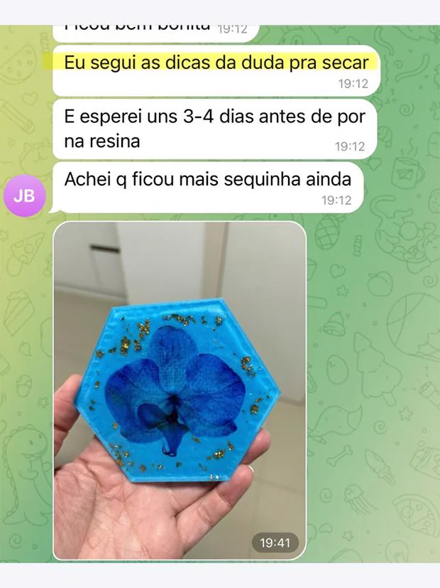 Depoimento de aluna mostrando peça pronta seguindo as dicas do curso